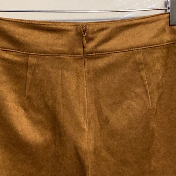 Forever 21 faux suede fabric shorts size small - Picture 4 of 8